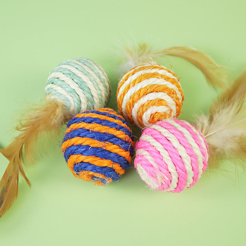 Sisalball mit Federn – Katzenspielzeug zum Kratzen, Beissen & Toben